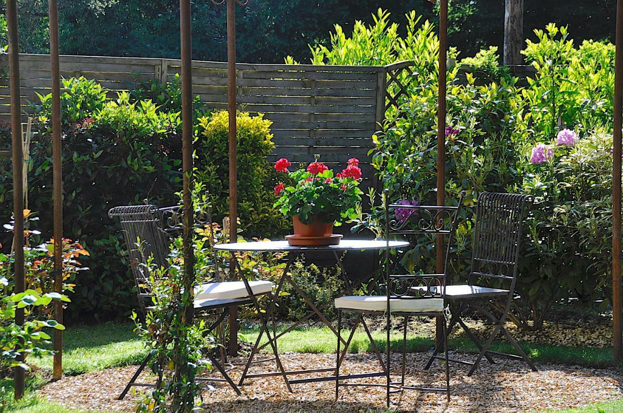 Au Jardin De Lisa Bed & Breakfast Cherreau Exterior photo